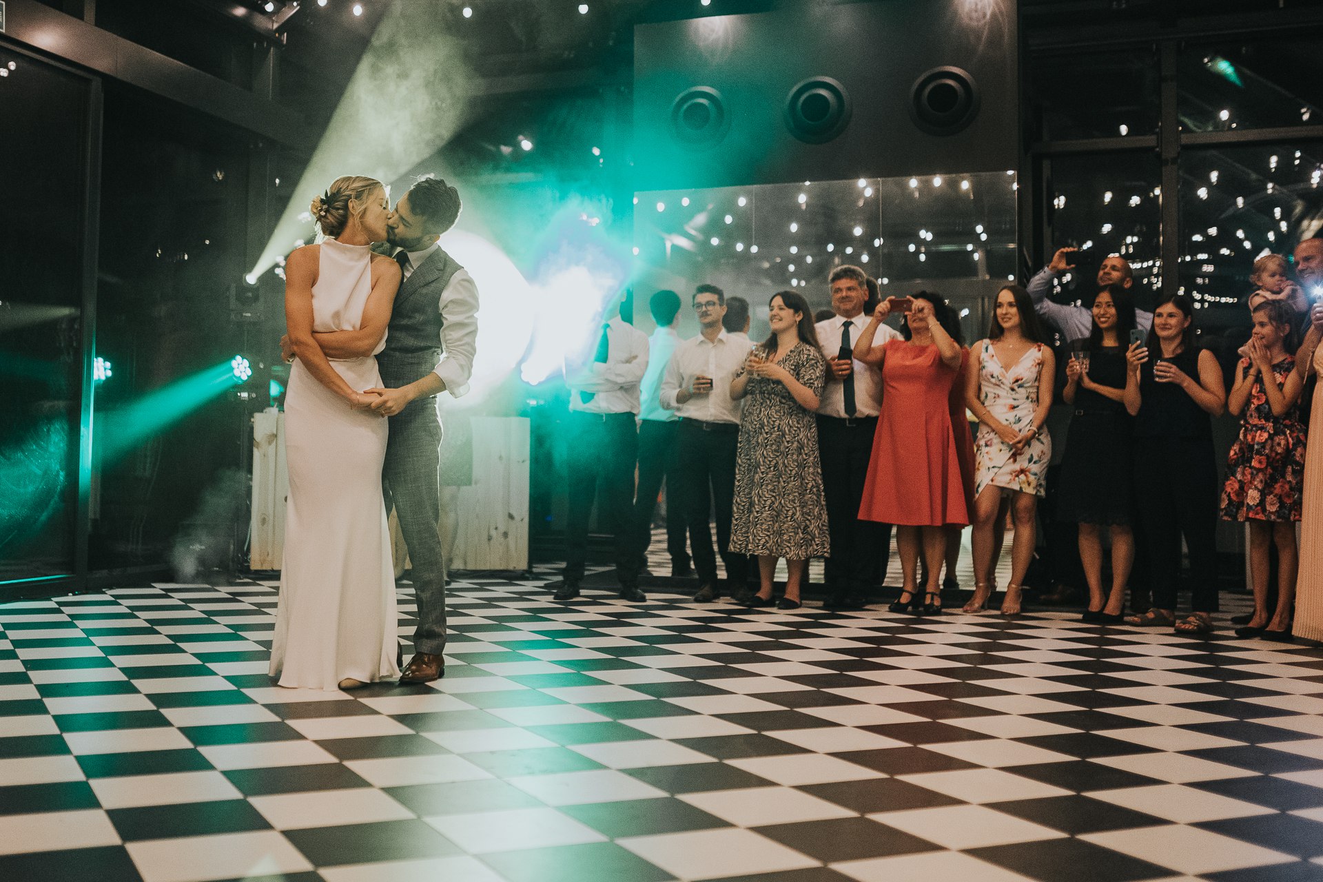 pocałunek, fotograf ślubny poznań, reportaż ślubny, pierwszy taniec